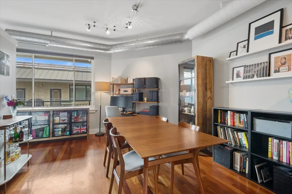 4751 North Artesian Avenue Chicago IL 60625