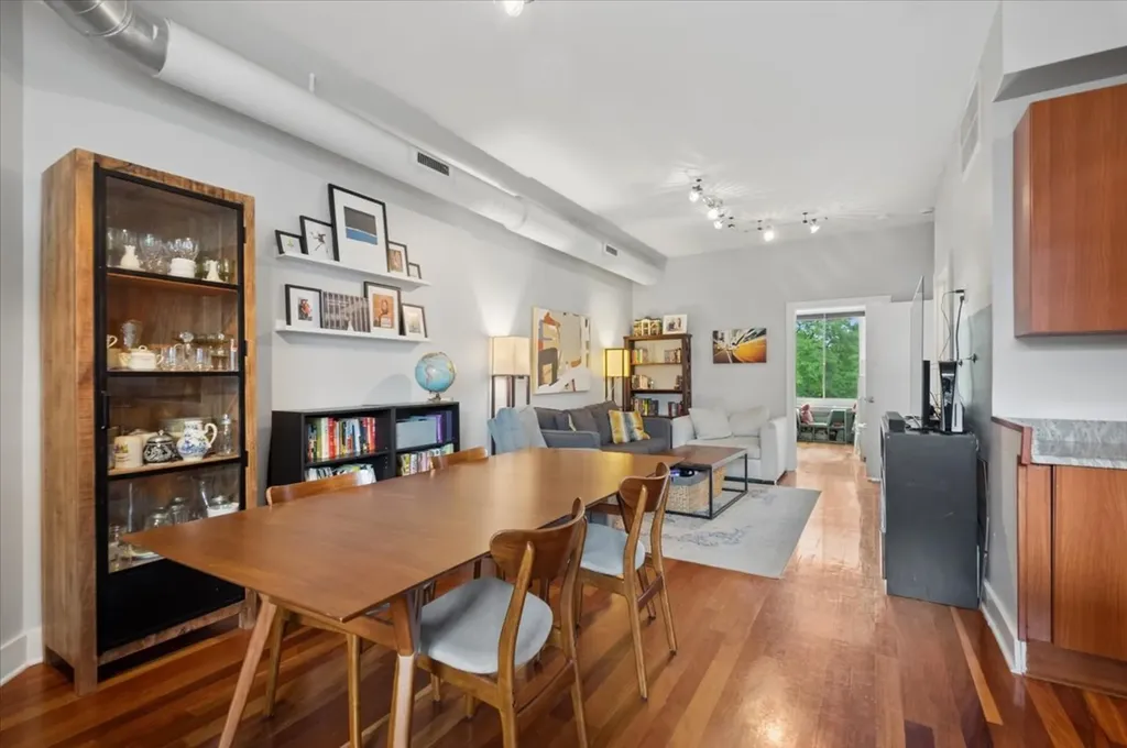 4751 North Artesian Avenue Chicago IL 60625