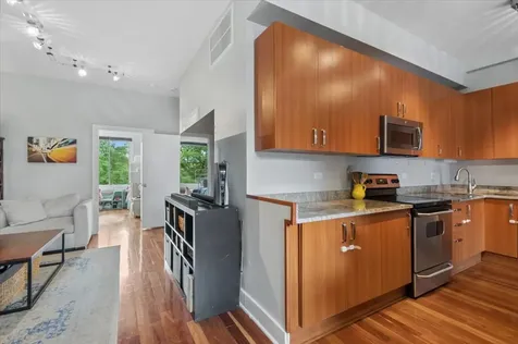 4751 North Artesian Avenue Chicago IL 60625