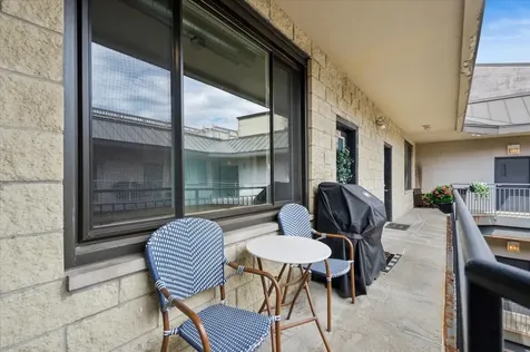 4751 North Artesian Avenue Chicago IL 60625