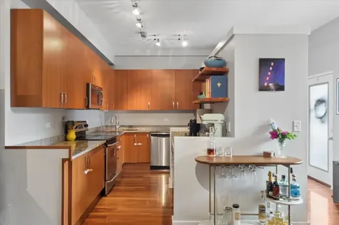 4751 North Artesian Avenue Chicago IL 60625