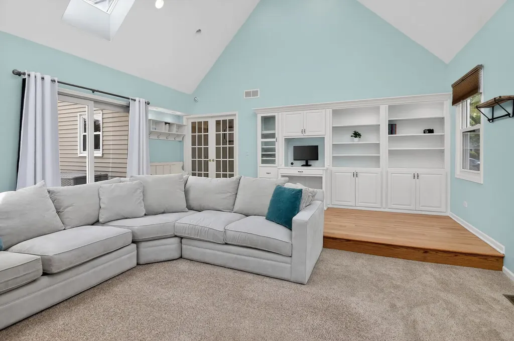 2815 Carriage Way Aurora IL 60504