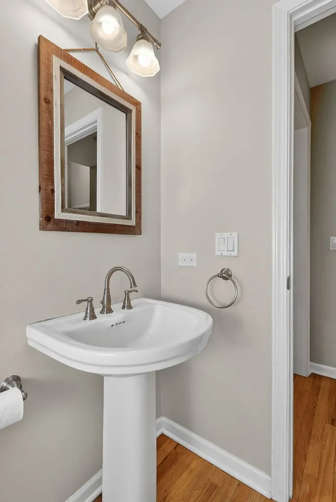 2815 Carriage Way Aurora IL 60504