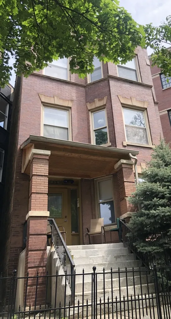 866 West Buckingham Place Chicago IL 60657