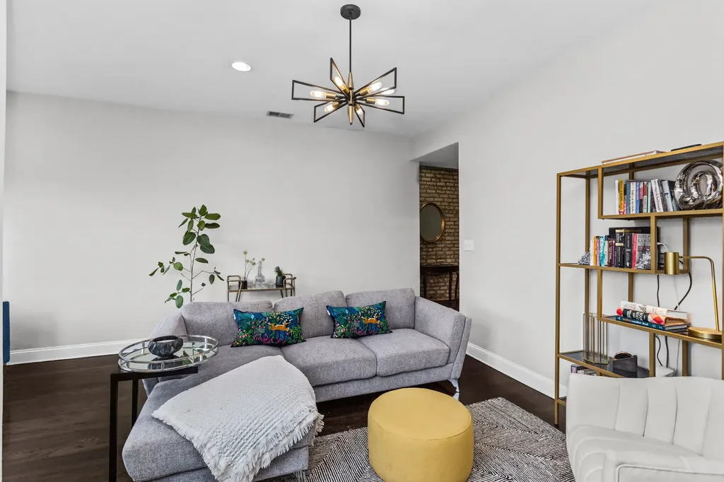 4944 North Spaulding Avenue Chicago IL 60625