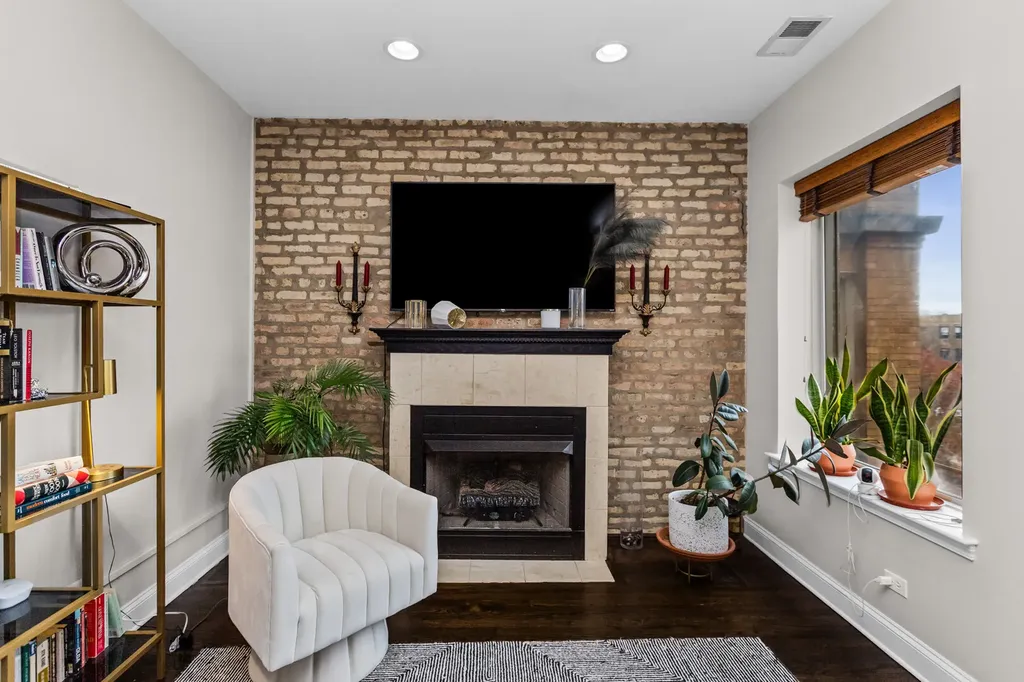 4944 North Spaulding Avenue Chicago IL 60625