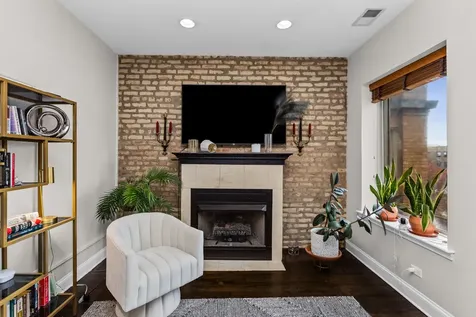 4944 North Spaulding Avenue Chicago IL 60625