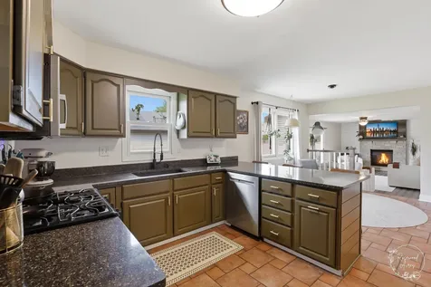 417 North Thames Court Bourbonnais IL 60914