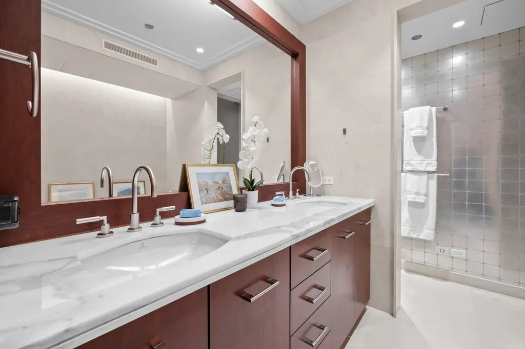 159 East Walton Place Chicago IL 60611
