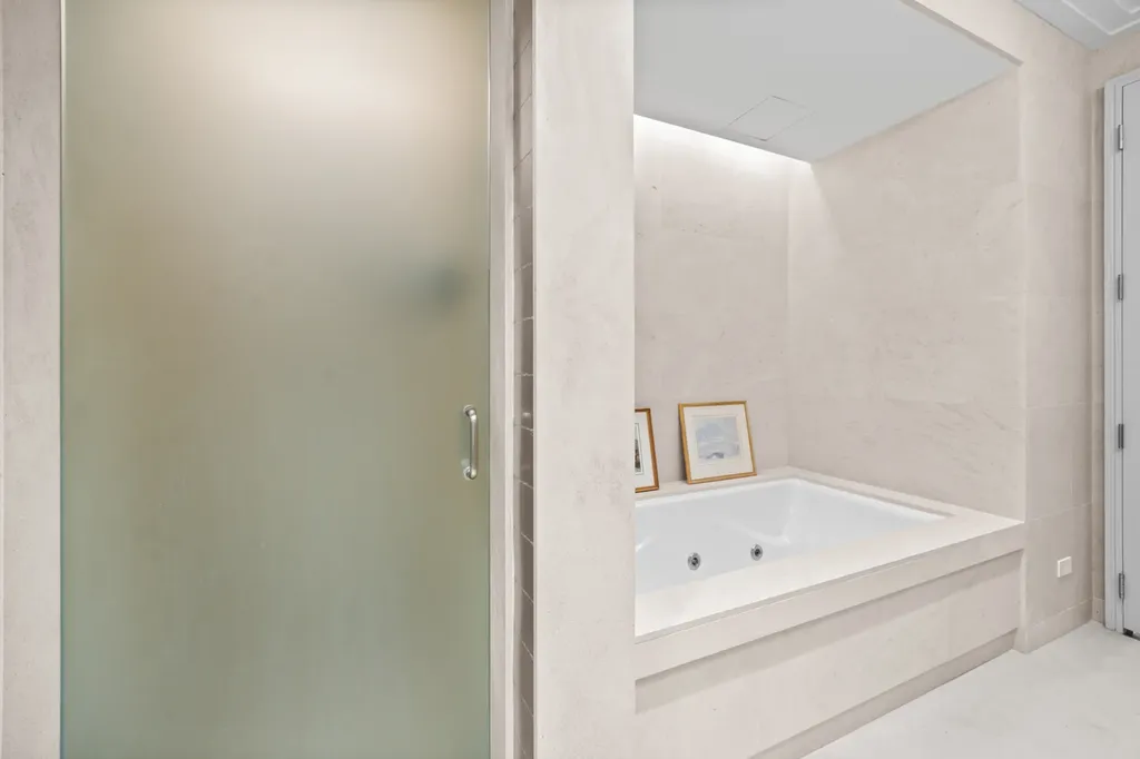 159 East Walton Place Chicago IL 60611