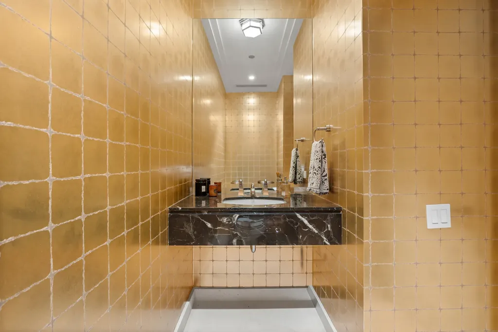 159 East Walton Place Chicago IL 60611