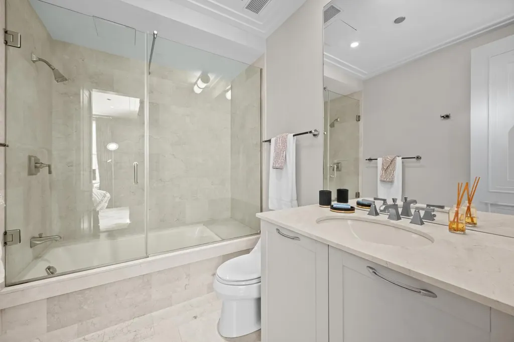 159 East Walton Place Chicago IL 60611