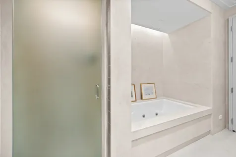 159 East Walton Place Chicago IL 60611