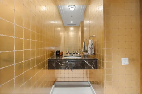 159 East Walton Place Chicago IL 60611