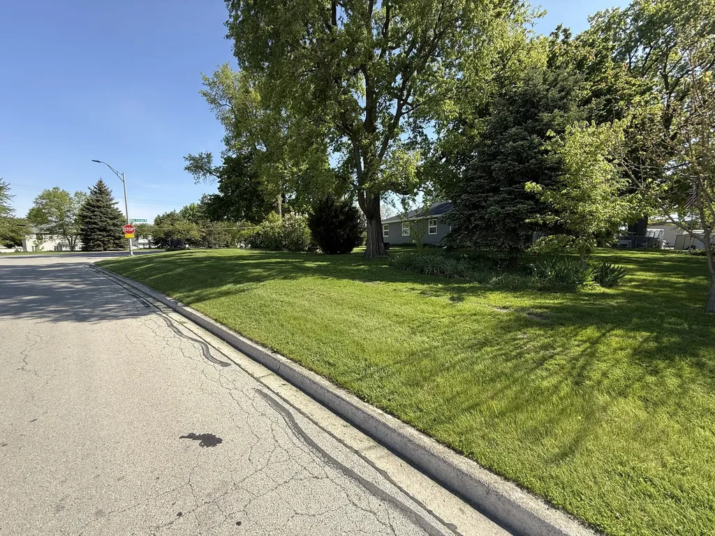 25501 West Wolfs Crossing Road Plainfield IL 60585