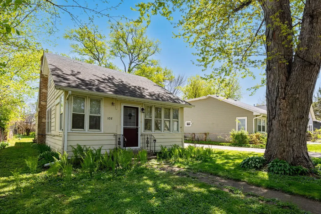 105 Edgewood Avenue Crystal Lake IL 60014