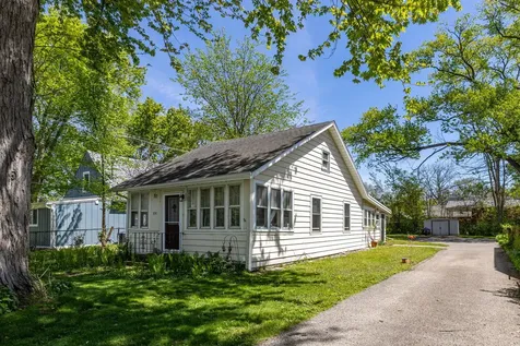 105 Edgewood Avenue Crystal Lake IL 60014