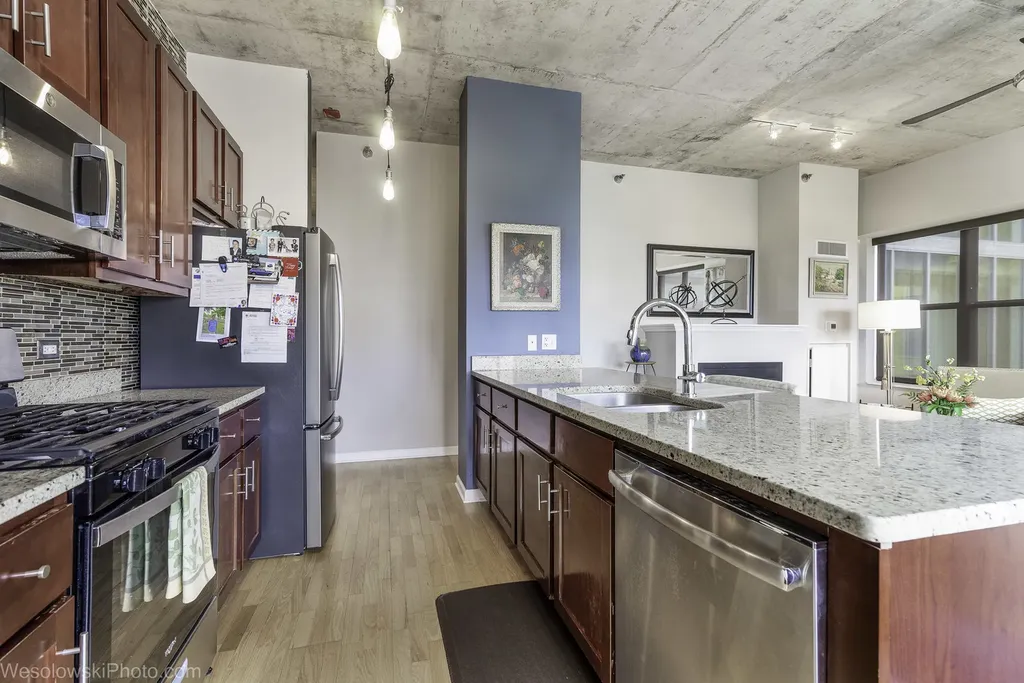 1122 West Catalpa Avenue Chicago IL 60640