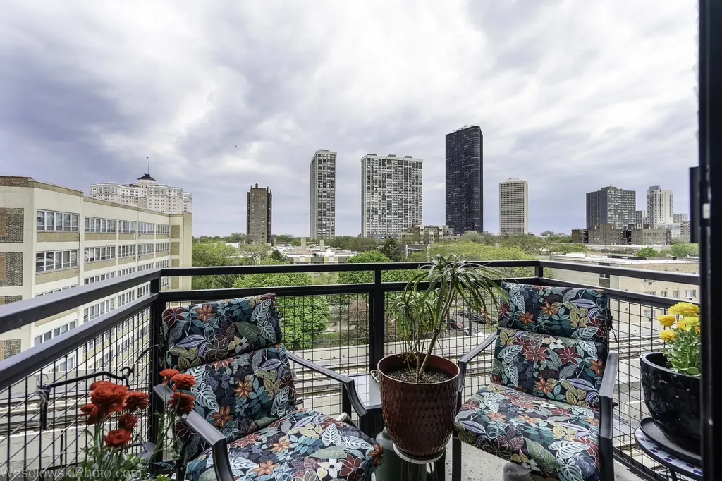 1122 West Catalpa Avenue Chicago IL 60640