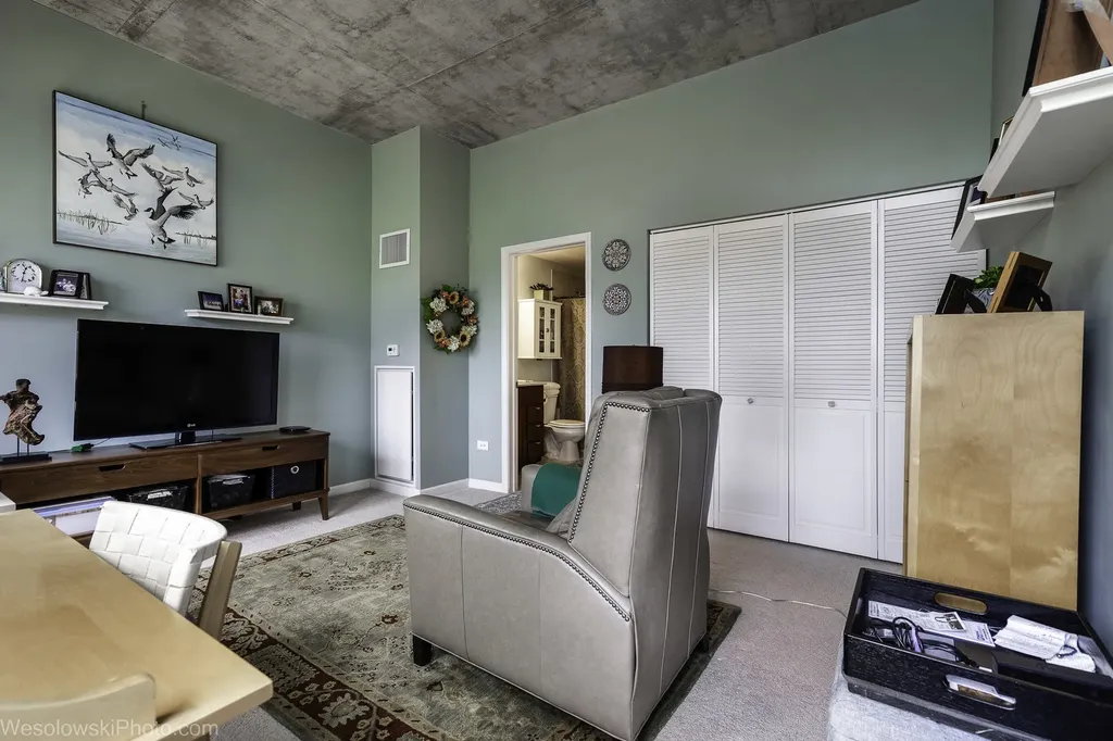 1122 West Catalpa Avenue Chicago IL 60640