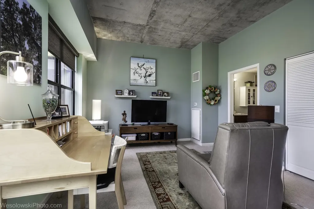1122 West Catalpa Avenue Chicago IL 60640