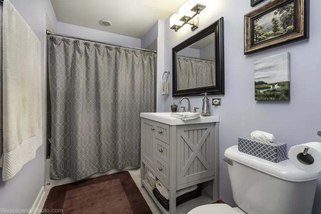 1122 West Catalpa Avenue Chicago IL 60640