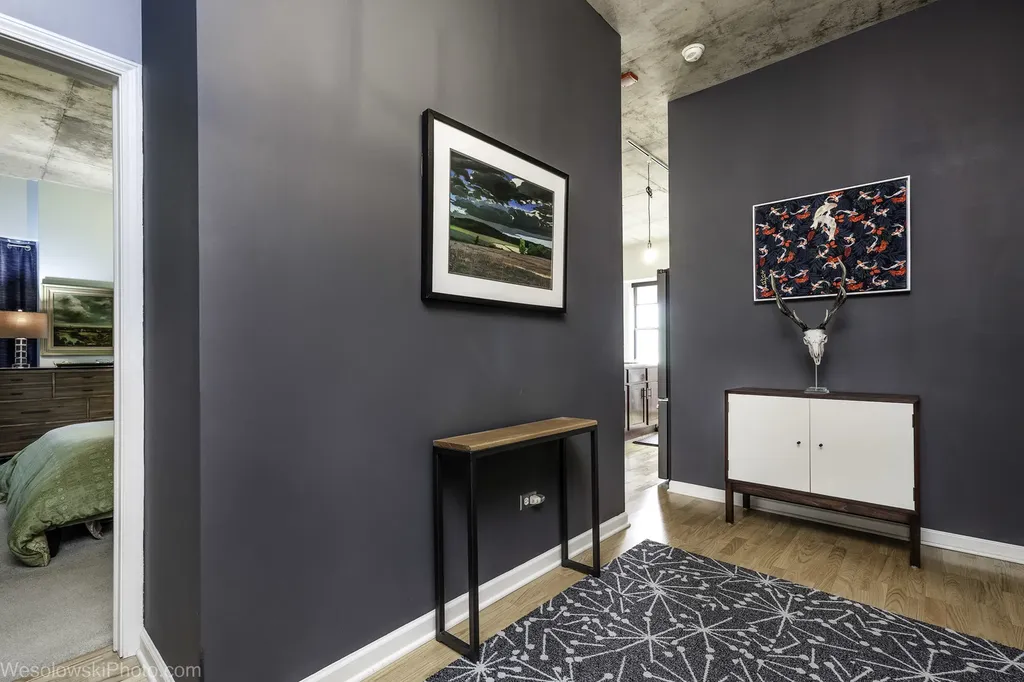 1122 West Catalpa Avenue Chicago IL 60640