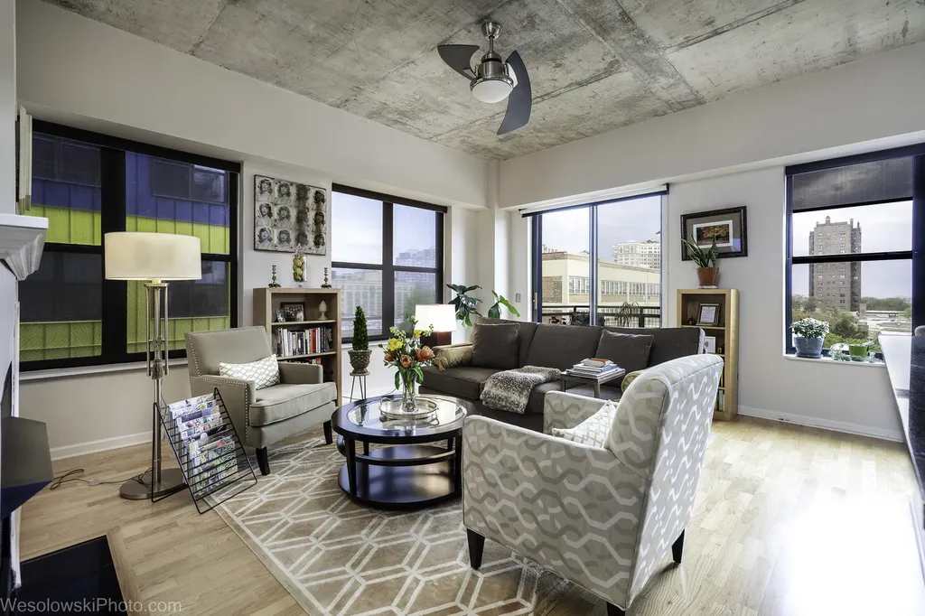 1122 West Catalpa Avenue Chicago IL 60640