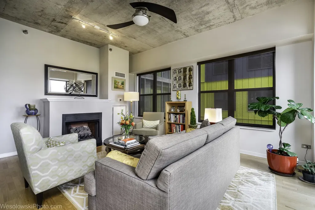 1122 West Catalpa Avenue Chicago IL 60640