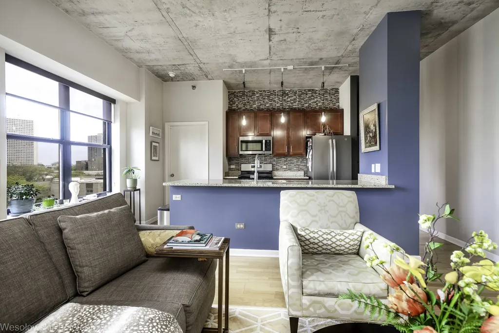 1122 West Catalpa Avenue Chicago IL 60640