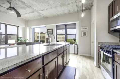 1122 West Catalpa Avenue Chicago IL 60640
