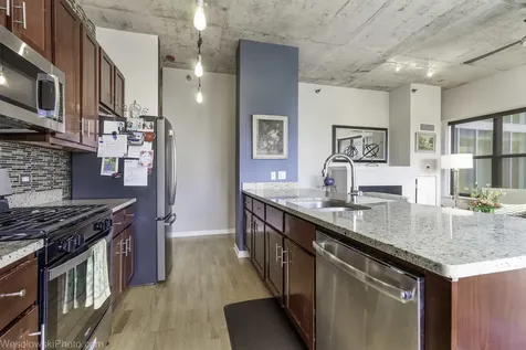 1122 West Catalpa Avenue Chicago IL 60640