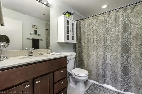 1122 West Catalpa Avenue Chicago IL 60640