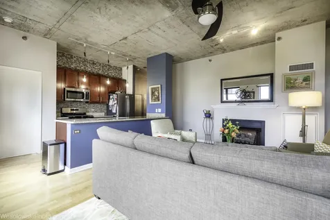 1122 West Catalpa Avenue Chicago IL 60640