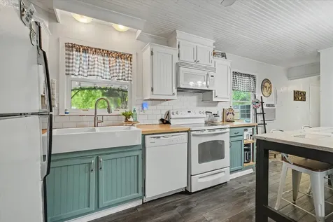 205 North Jefferson Street Mahomet IL 61853