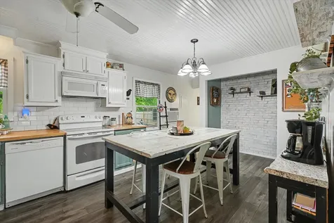 205 North Jefferson Street Mahomet IL 61853