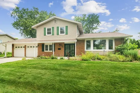 852 East Plate Drive Palatine IL 60074