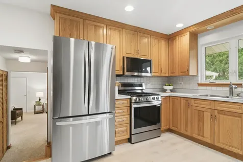 852 East Plate Drive Palatine IL 60074