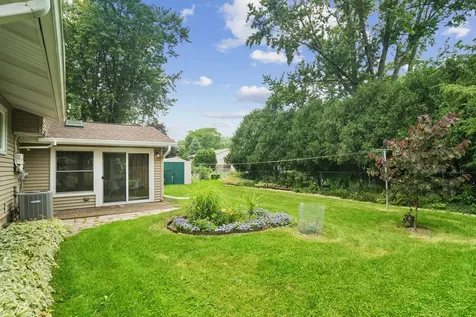 852 East Plate Drive Palatine IL 60074