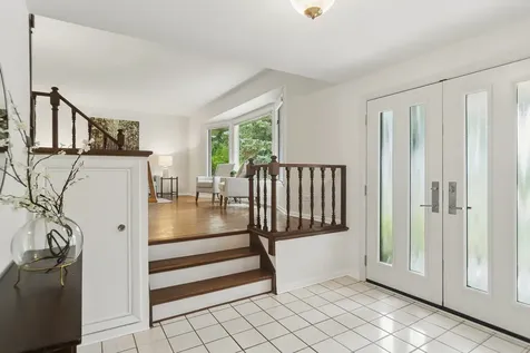 852 East Plate Drive Palatine IL 60074