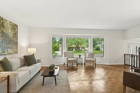 852 East Plate Drive Palatine IL 60074