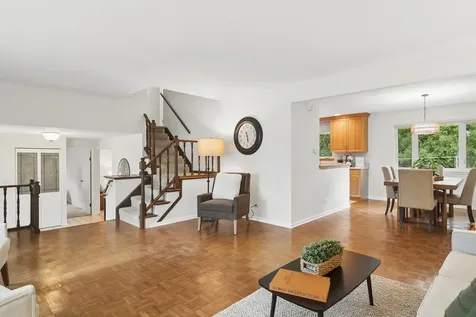 852 East Plate Drive Palatine IL 60074