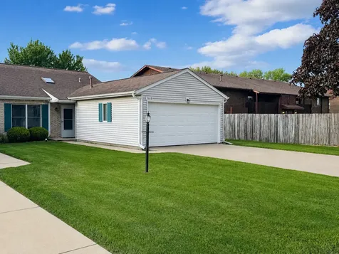 2608 38TH Street Moline IL 61265