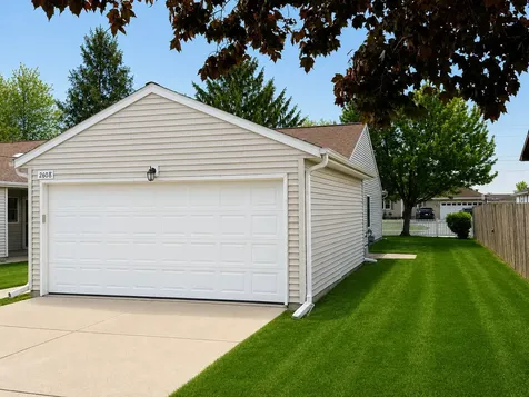 2608 38TH Street Moline IL 61265