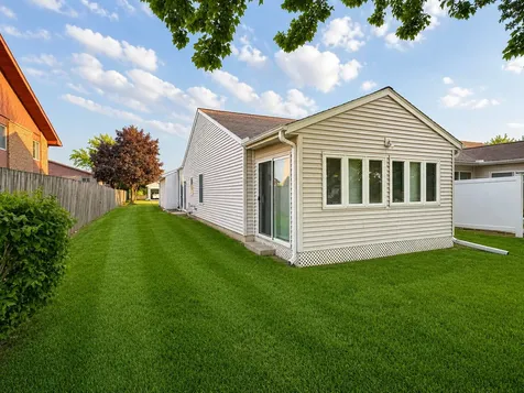 2608 38TH Street Moline IL 61265