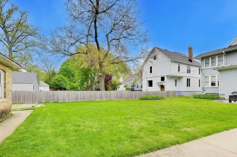 1458 Lake Avenue Wilmette IL 60091