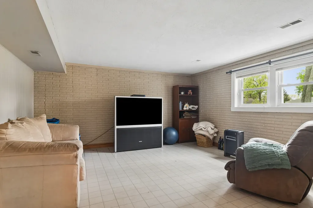 1029 Webster Lane Schaumburg IL 60193