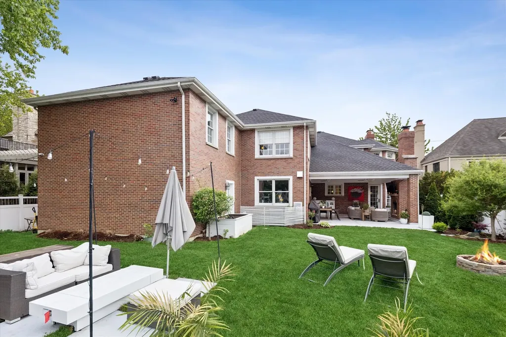 245 West Winthrop Avenue Elmhurst IL 60126