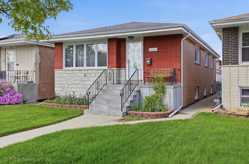 7514 Lockwood Avenue Burbank IL 60459