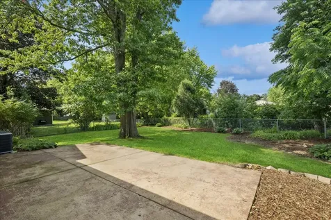 4913 Redbird Lane Crystal Lake IL 60012